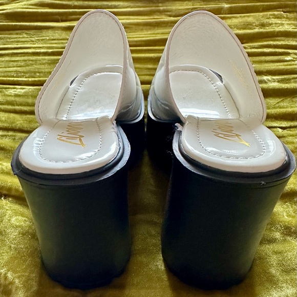 Platform Slides - Picture 3 of 4